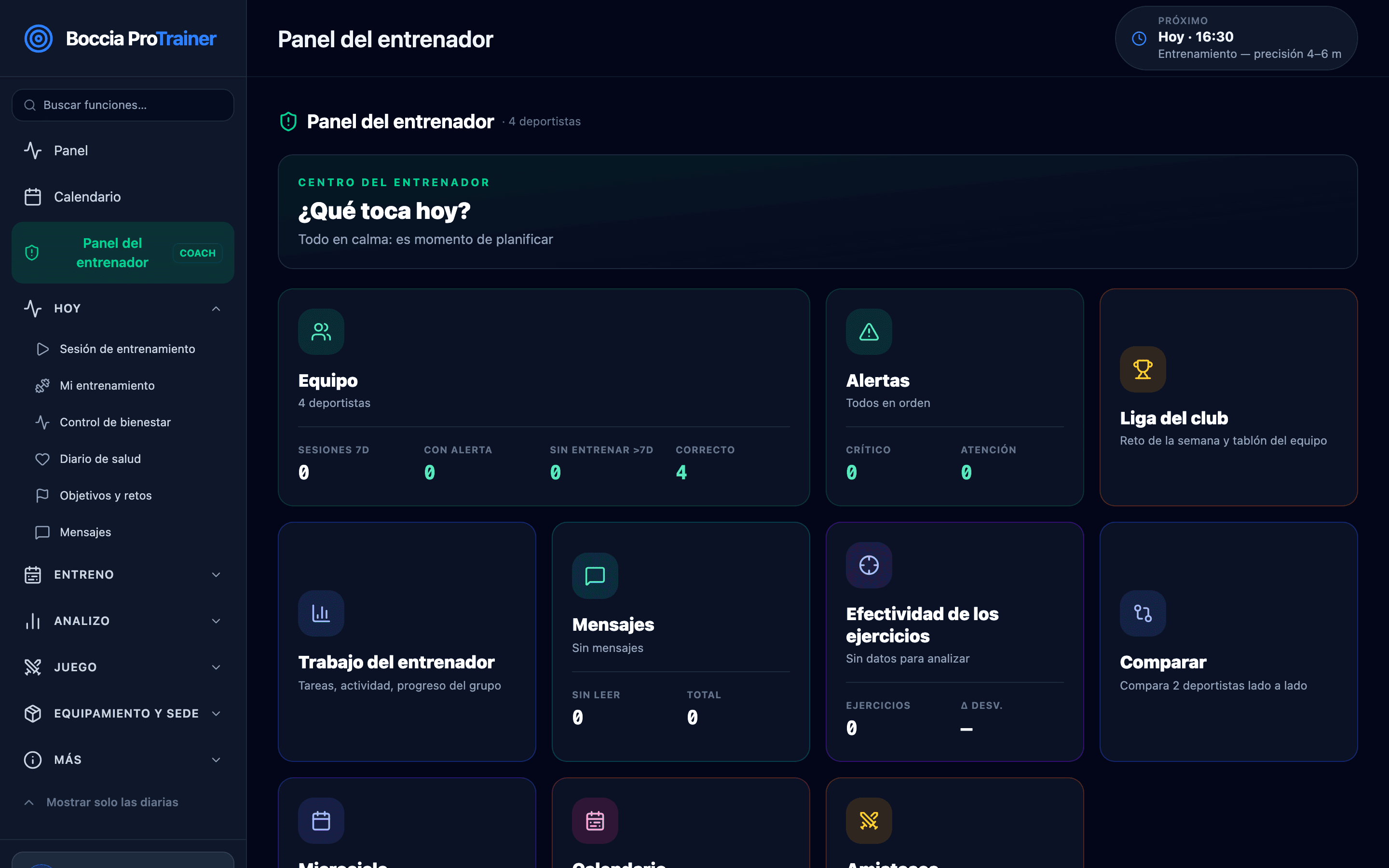 Panel del entrenador: centro del entrenador, tarjeta Plantilla con 4 deportistas, Alertas, Liga del club, Trabajo del entrenador, Bandeja de entrada, Efectividad de los drills, Comparativa, Microciclo, Calendario y Amistosos.